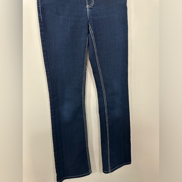 Wrangler western boot cut jeans dark wash EUC like new on trend - Picture 2 of 16